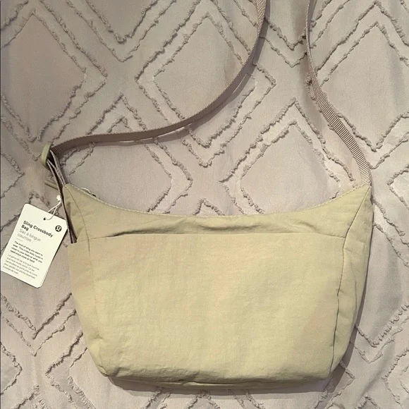 Lululemon athletica Sling Crossbody Bag in Light Beige - Picture 12 of 13